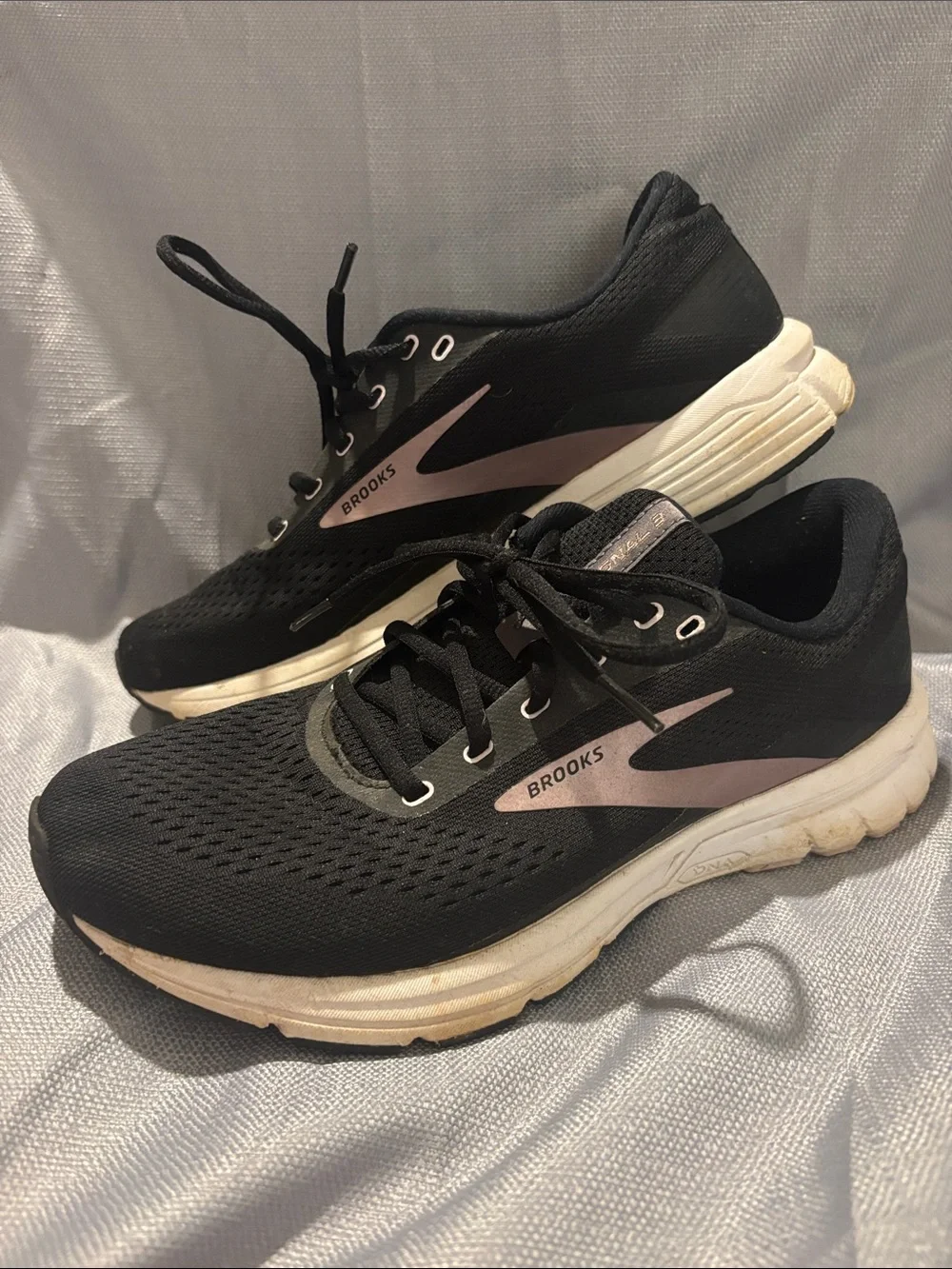 Women’s Brooks Signal 3